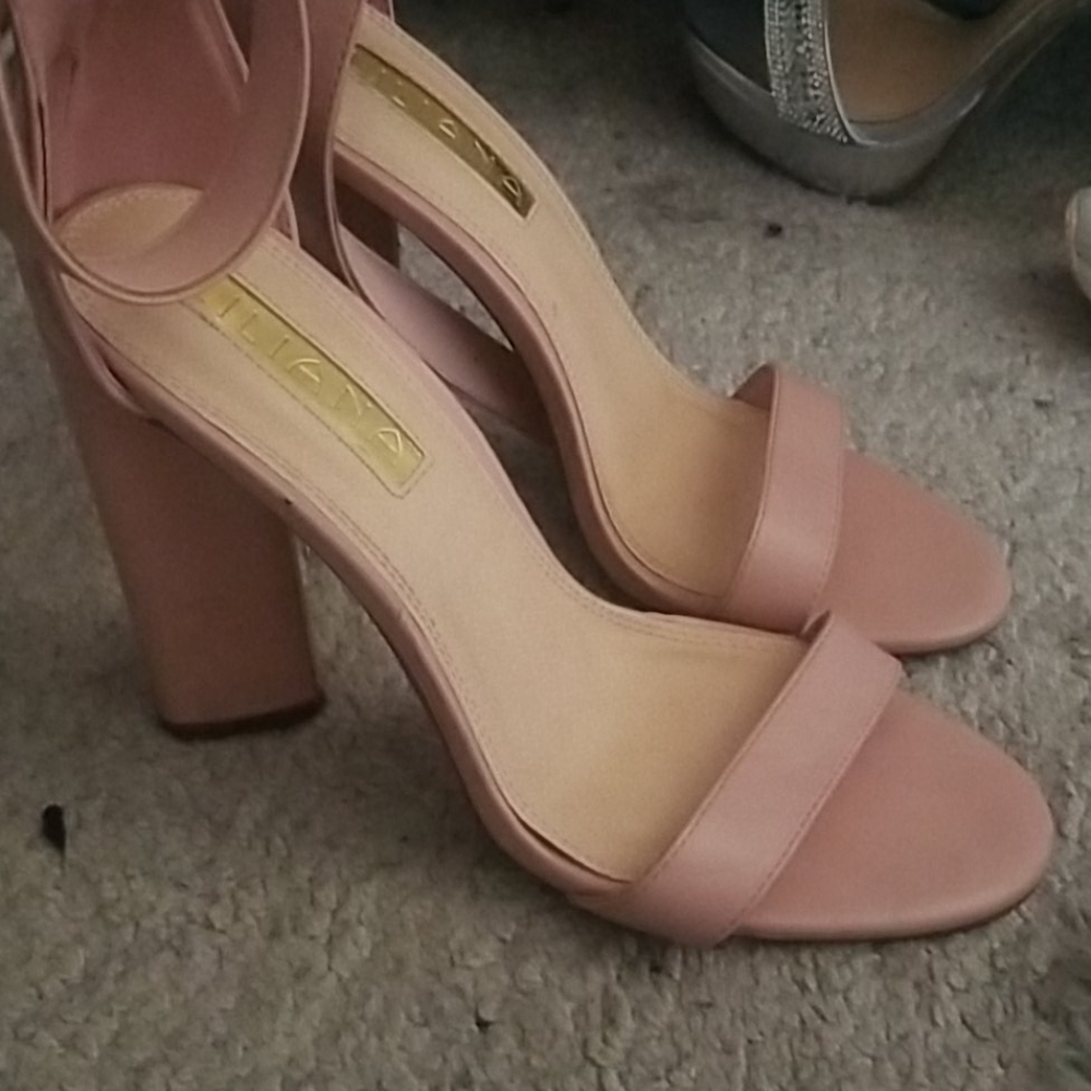 Shoes (high heels)